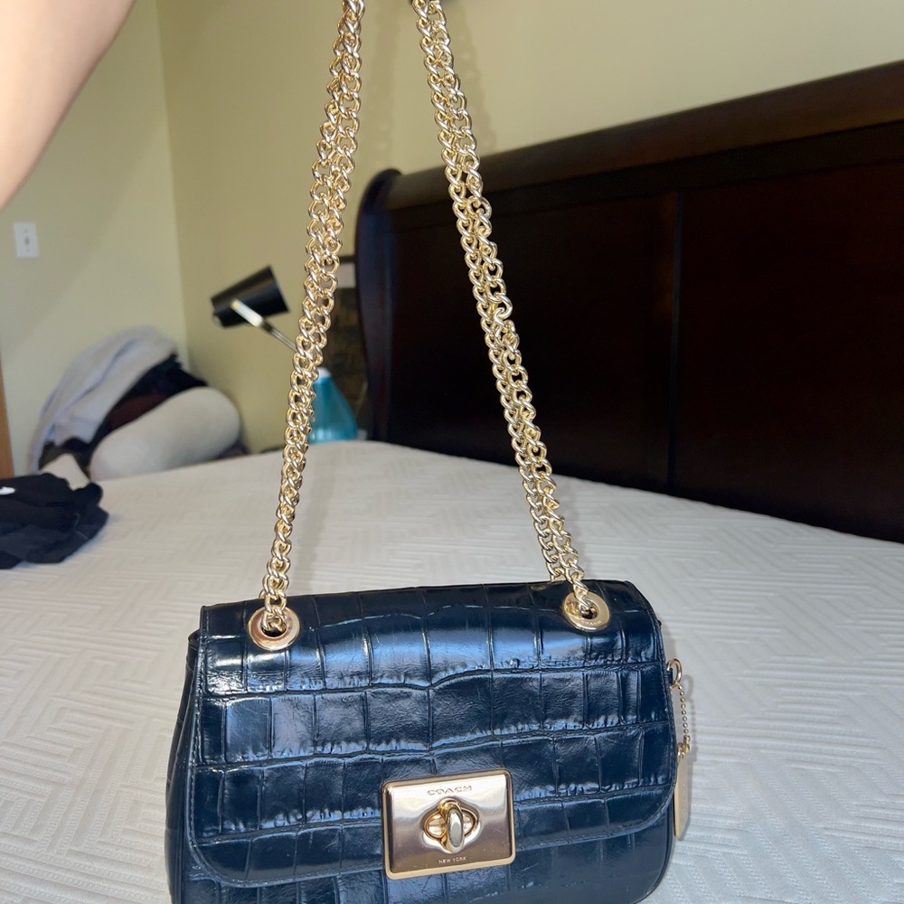AUTHENTIC Coach Black Croc-Embossed Crossbody Bag with Gold Chain - Picture 3 of 10